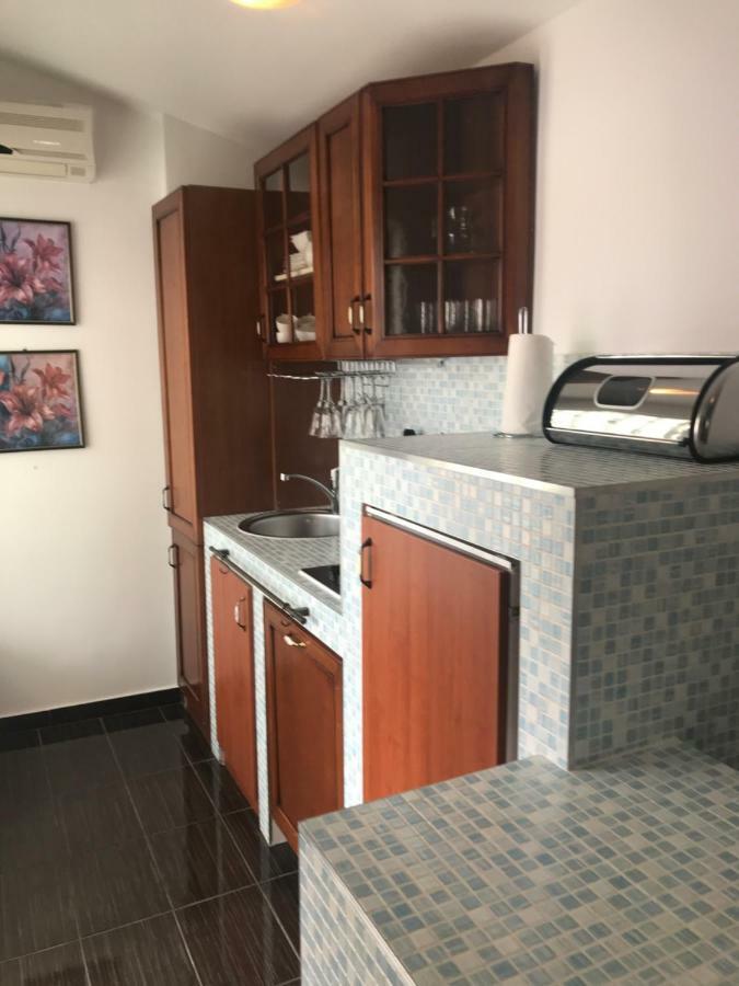 Sara Apartments Baška Voda Buitenkant foto