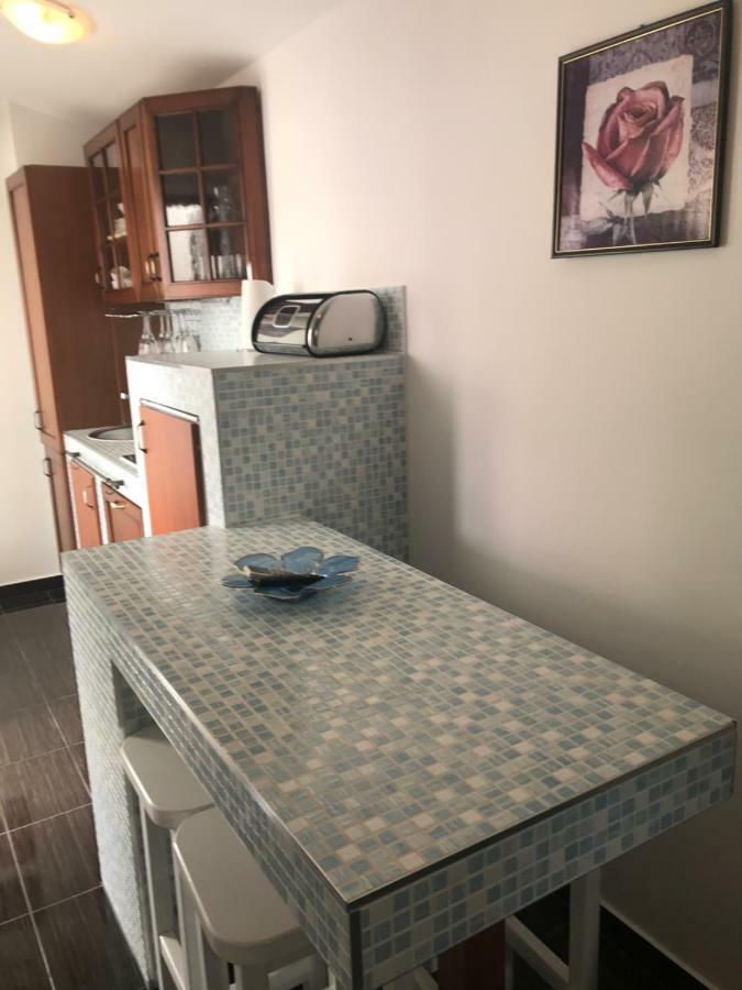 Sara Apartments Baška Voda Buitenkant foto